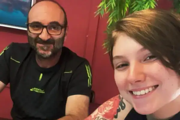 Pai de Isabel Veloso faz homenagem à filha em meio à polêmica com ex-marido