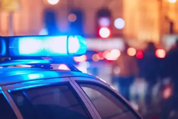 Pais são presos por homicídio após morte do filho de 7 anos que pesava 115 kg