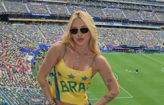 Virginia Fonseca se compara a Haaland após retocar o cabelo loiro em salão