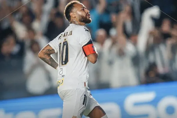 Após ser chamado de ‘bebezinho’, Neymar rebate críticos com comemoração de pôquer pelo Santos